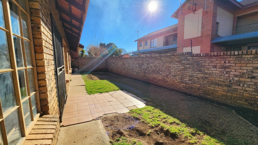 To Let 1 Bedroom Property for Rent in Die Bult North West